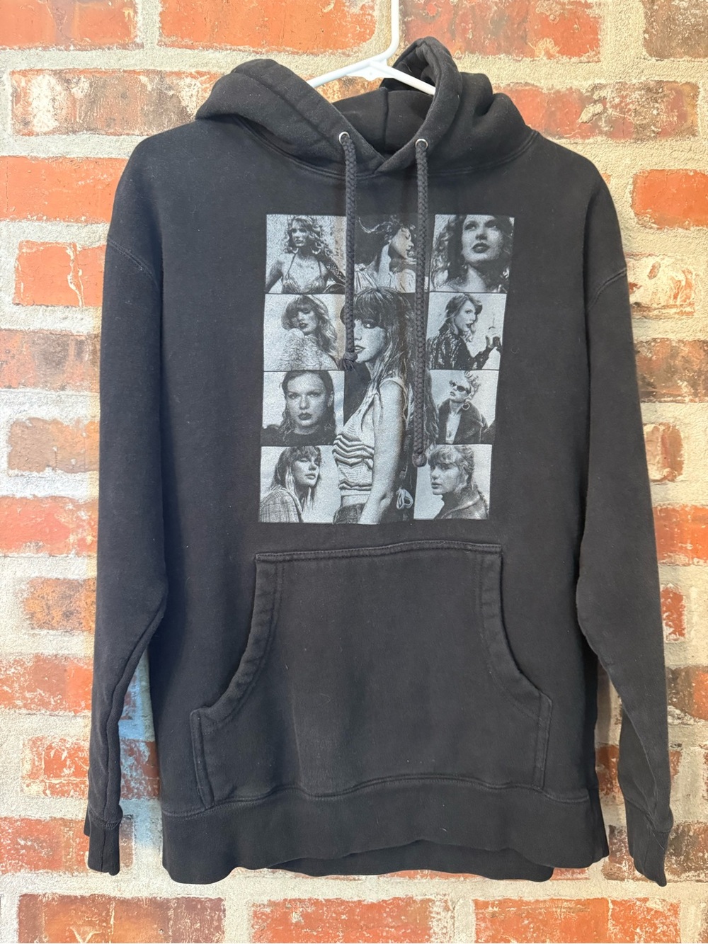 T207 -Taylor Swift Black Graphic Pullover Hoodie - Eras Tour